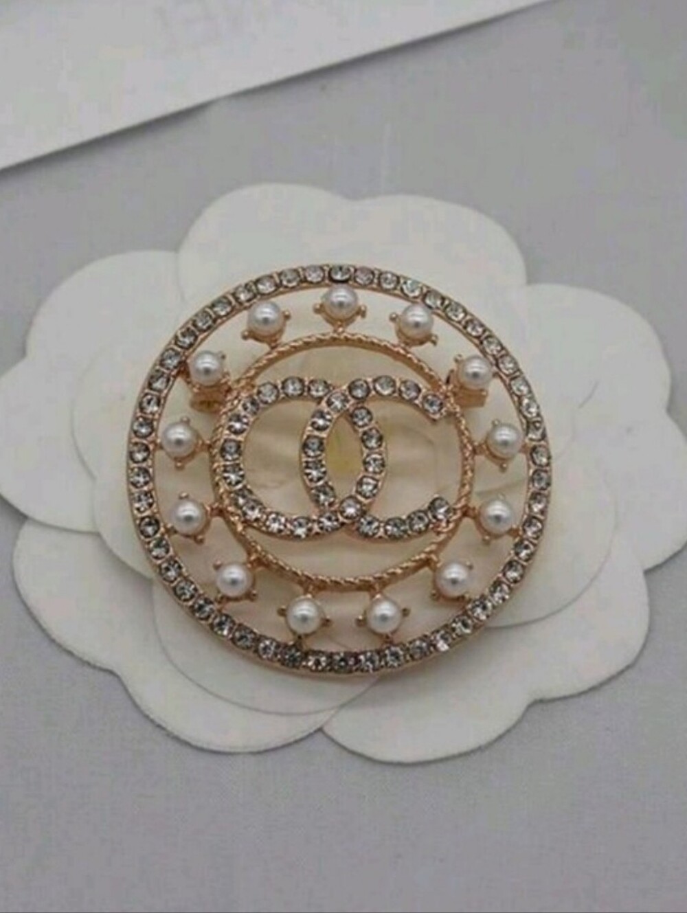 Designer Style Brooch - Picture 7 of 7
